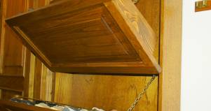Scarpiera in legno su misura artigianale
